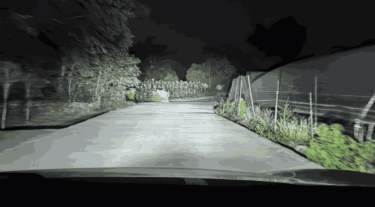 Xevaban.com ở 214 Giải Ph&oacute;ng l&agrave; đơn vị chuy&ecirc;n cung cấp phụ kiện oto, đồ chơi oto,&nbsp;đồ chơi bestune pony,&nbsp;phụ kiện&nbsp;bestune pony, xevaban, 214 giải ph&oacute;ng, n&acirc;ng cấp đ&egrave;n pha laser bestune pony, đ&egrave;n pha laser bestune pony, đ&egrave;n pha laser si&ecirc;u s&aacute;ng bestune pony.